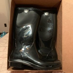 Gorgeous shiny black UGG rainboots MAKE OFFER